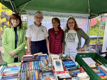 Sorores Team am Bücherstand